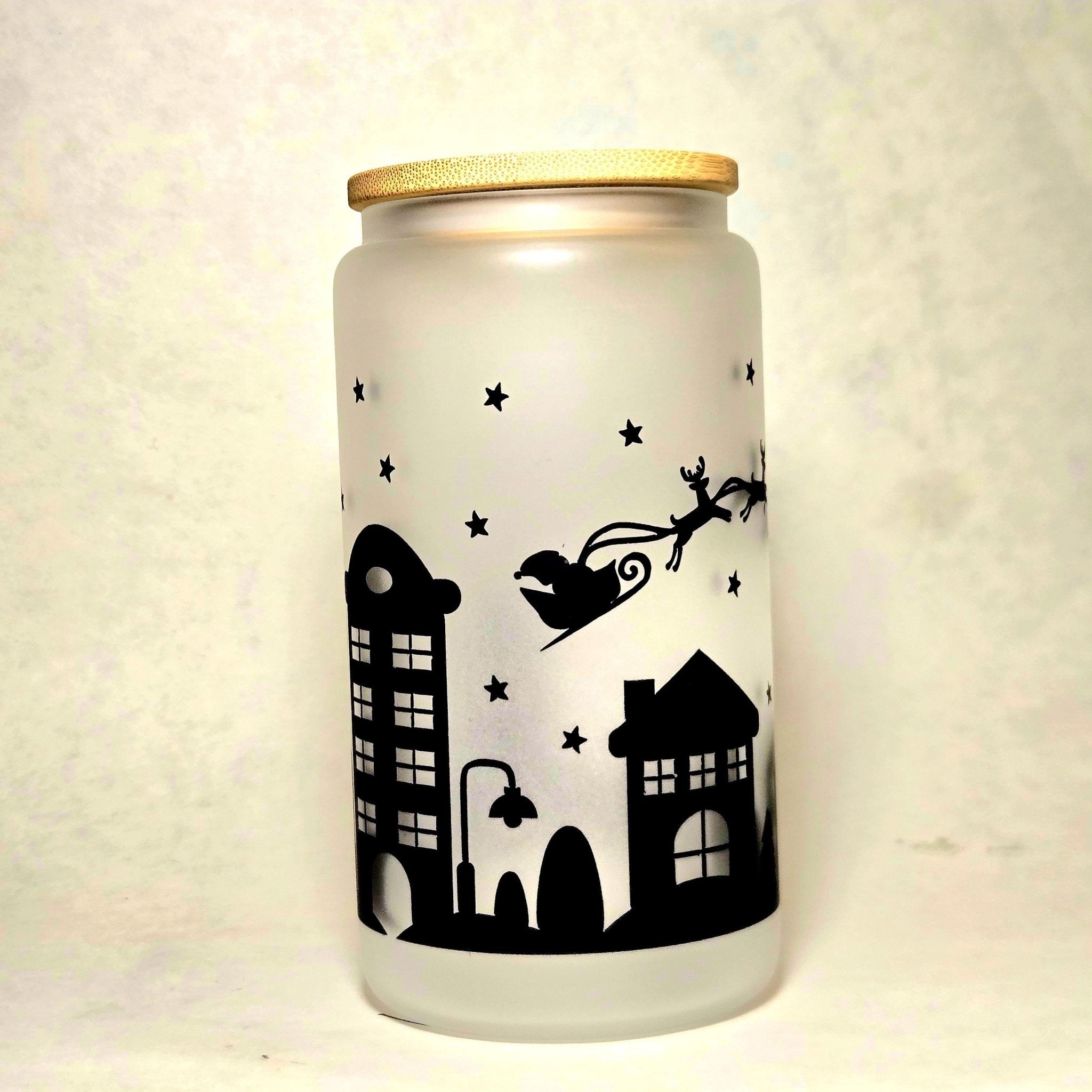 Christmas Santa coming to Town Glass Tumbler with Bamboo Lid. - Coffee Quips Custom Drinkware