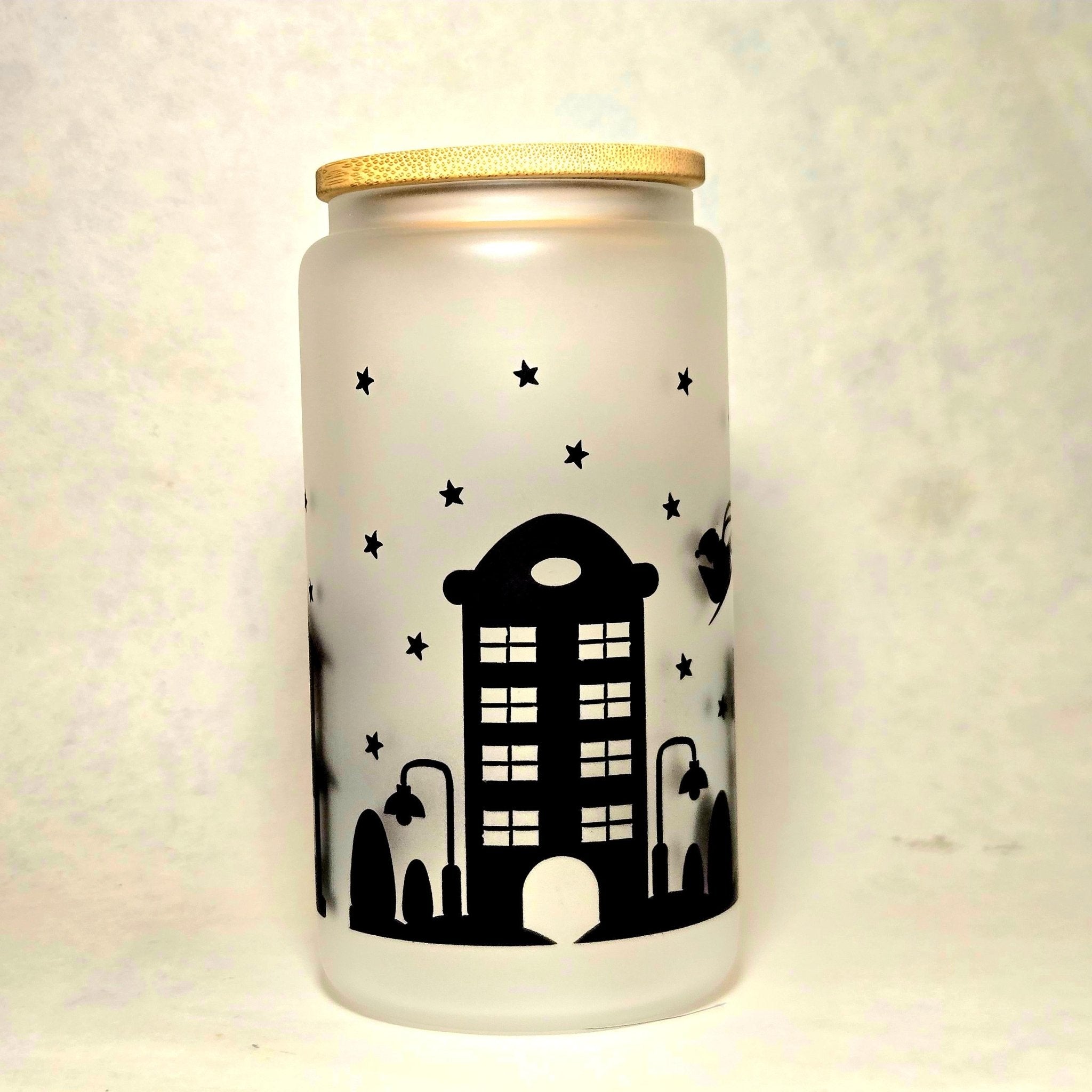 Christmas Santa coming to Town Glass Tumbler with Bamboo Lid. - Coffee Quips Custom Drinkware